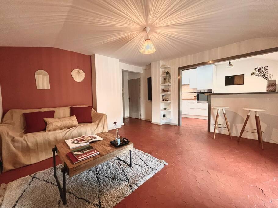 Appartement A Pied Du Centre Avec Place De Parking 阿爾勒 外观 照片