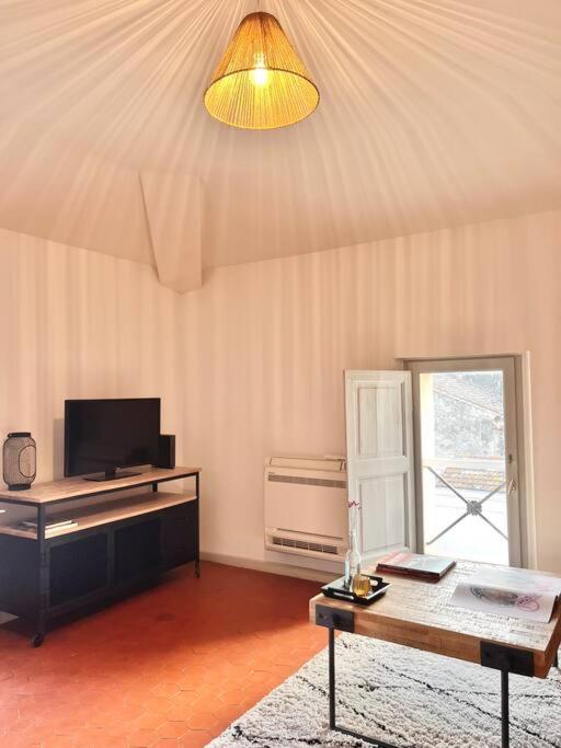 Appartement A Pied Du Centre Avec Place De Parking 阿爾勒 外观 照片